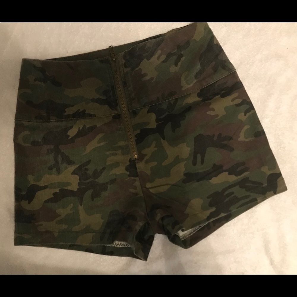 NWT 36point 5 Girl Junior Camo zipper Shorts